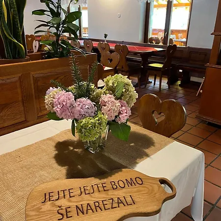 Sport Center Prodnik Han/Misafirhane 4*